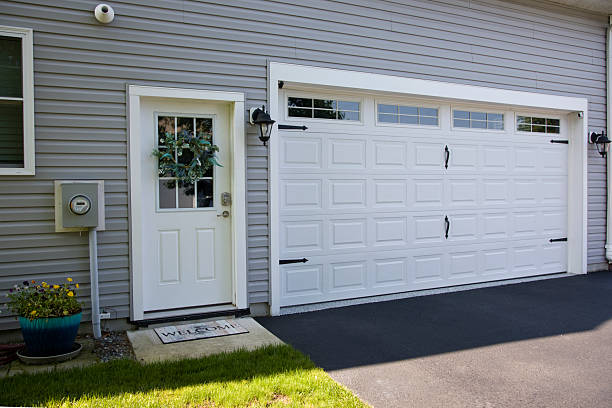 24/7 Emergency Garage Door Panel Replacement experts in Young County County, TX